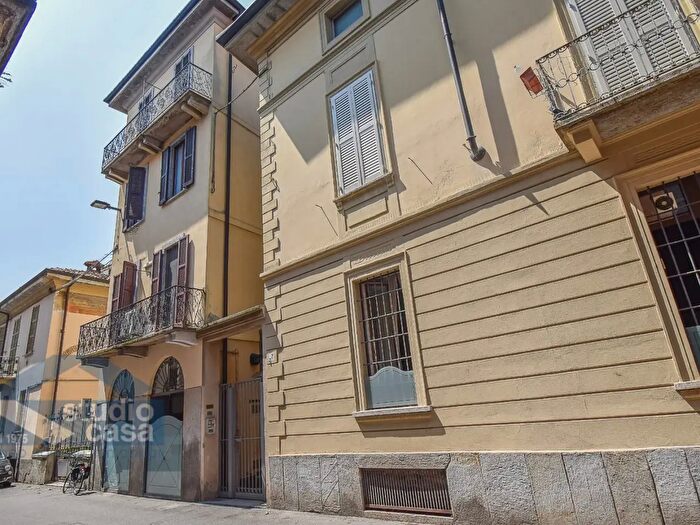 Appartamento trilocale in vendita in Via Magenta, Lodi
