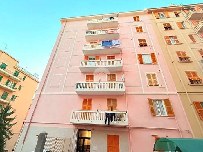 Appartamento bilocale in vendita in Via Andrea del Sarto, Genova