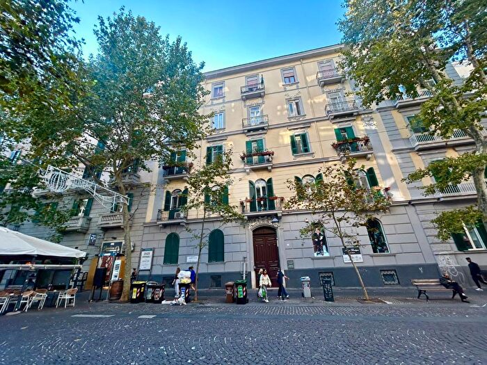 Appartamento con 5 locali in vendita in Via Luca Giordano, Napoli