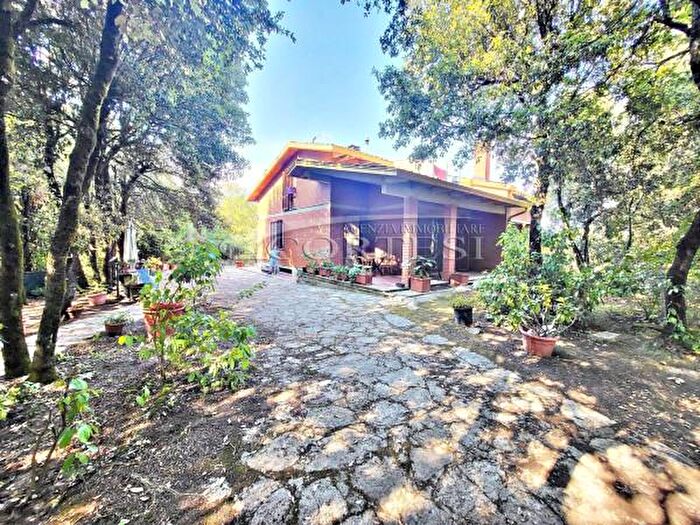 Casa con 6 locali in vendita in Via del Ginepro, Perugia