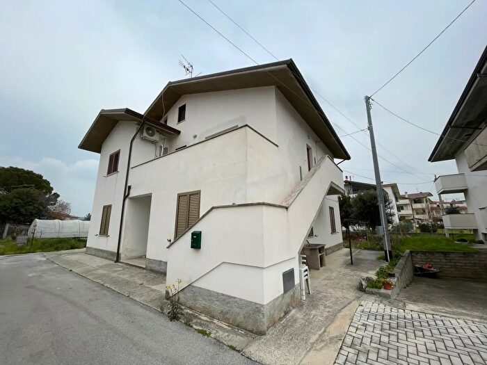 Casa con 9 locali in vendita in Via V Bellini, Manoppello