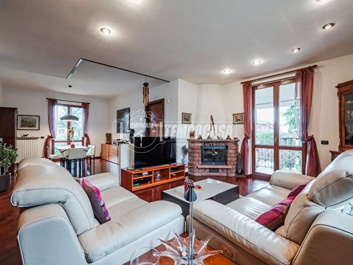 Appartamento quadrilocale in vendita in Via Massimo dAzeglio, Trezzano Sul Naviglio