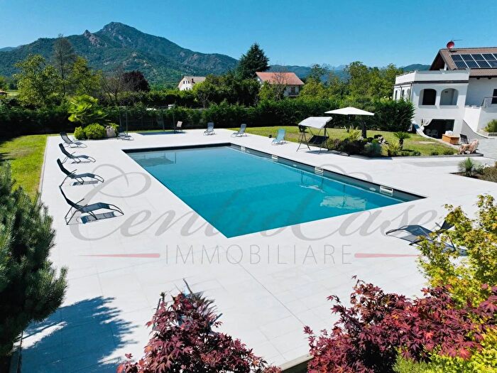 Casa con 11 locali in vendita in Strada Cascine Nuove Frossasco, Frossasco