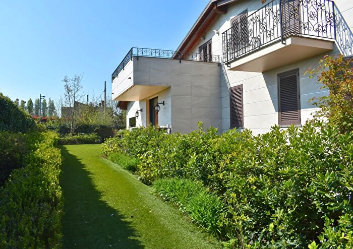 Casa quadrilocale in vendita in Strada del Lazzaretto, Parma