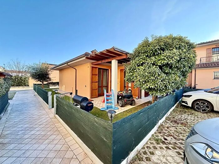 Case in Vendita e in Affitto - 3