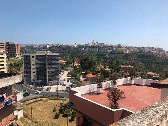 Appartamento quadrilocale in vendita in Viale Vincenzo De Filippis, Catanzaro