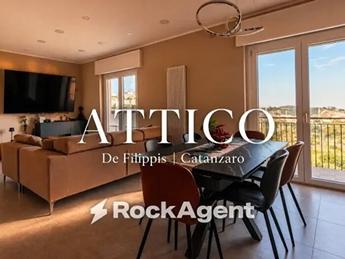 Appartamento quadrilocale in vendita in Viale Vincenzo De Filippis, Catanzaro