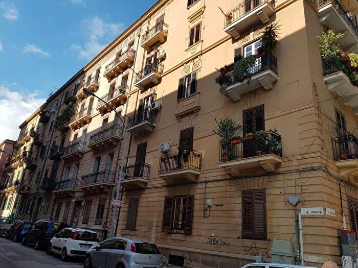 Casa trilocale in affitto in Via Giovanni Maurigi, Zisa, Palermo