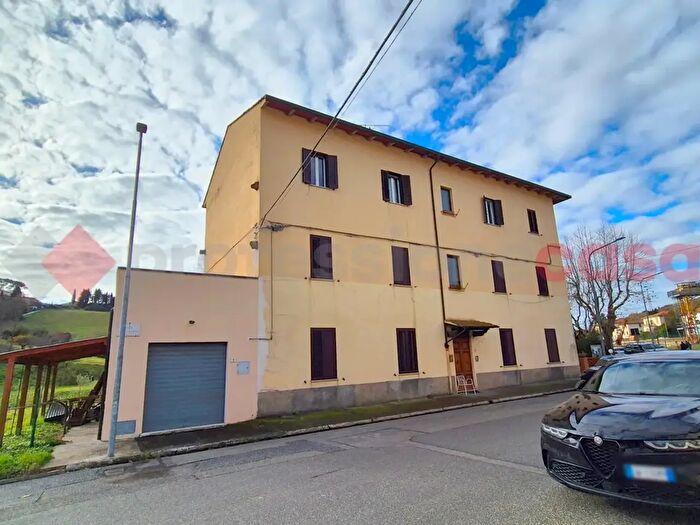 Appartamento trilocale in vendita in Viale della Stazione, Volterra