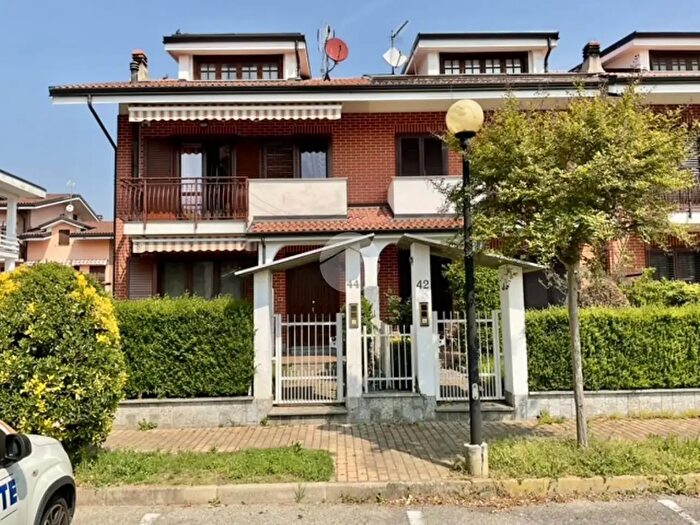 Casa con 8 locali in vendita in Via Caselle Vecchia, Leini