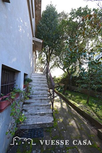 Casa con 8 locali in vendita in Via Marchi Nuoro, Nuoro