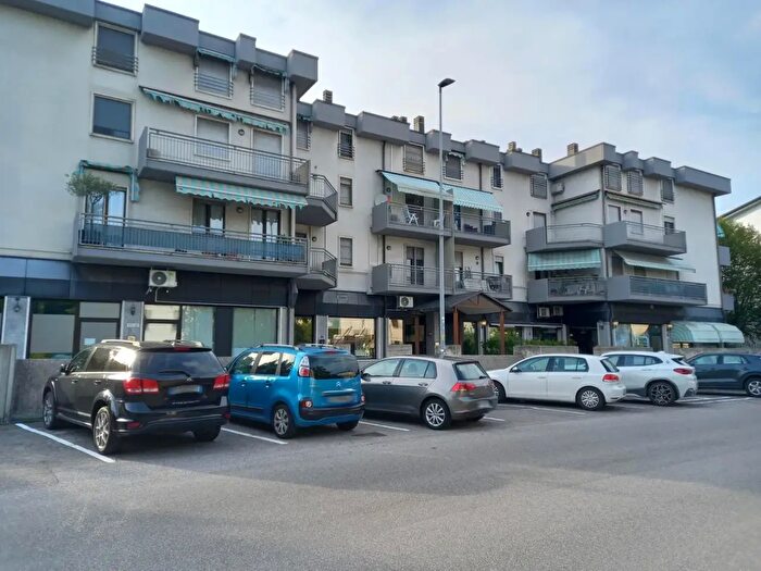 Appartamento trilocale in vendita in Via Villafranca a, Verona
