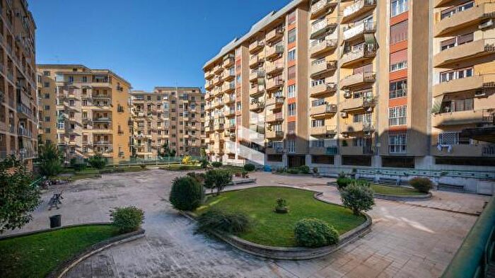 Appartamento trilocale in vendita in Via Rosa Guarnieri Carducci, Roma