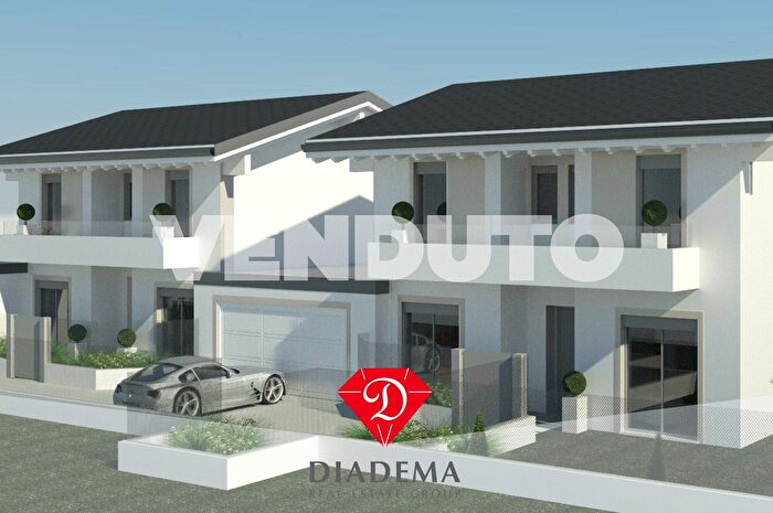 Casa quadrilocale in vendita in Via Enrico Fermi, Besnate