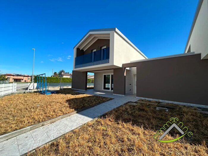 Casa quadrilocale in vendita in Camponogara