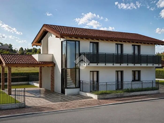 Casa quadrilocale in vendita in Via Resistenza, Corno Di Rosazzo