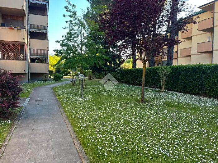 Appartamento con 5 locali in vendita in Via Emilia, Firenze