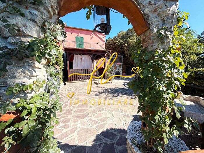 Casa quadrilocale in vendita in Rosignano Marittimo