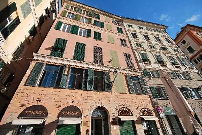 Appartamento trilocale in affitto in Piazza della Raibetta, Caricamento, Genova