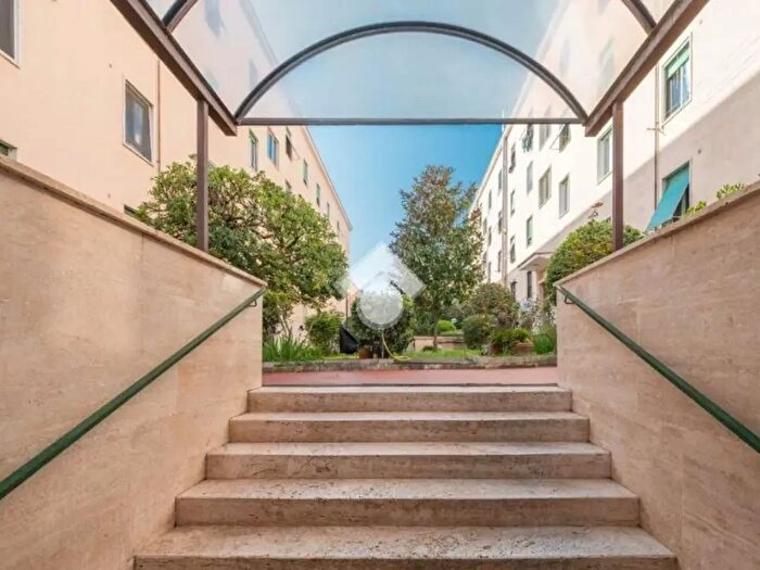 Appartamento quadrilocale in vendita in Via Tonale, Roma