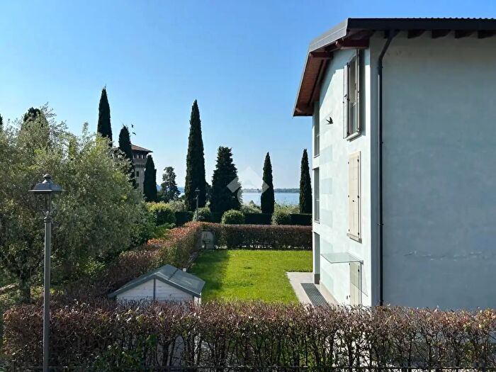 Appartamento bilocale in vendita in Piazza Achille E Cesare Bortolotti, Predore