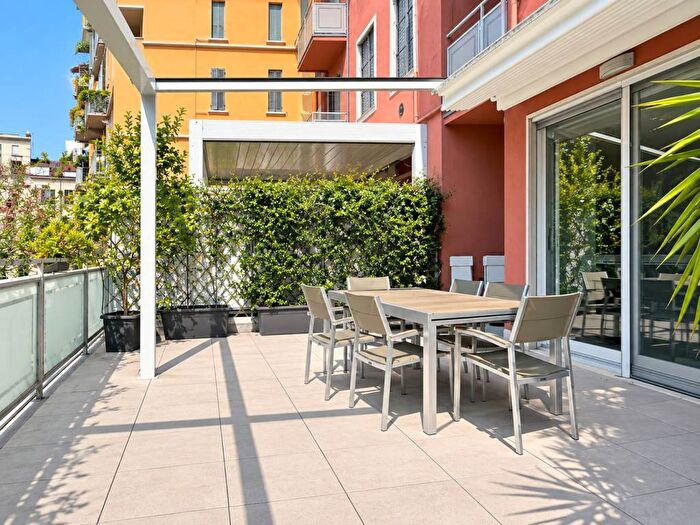 Appartamento trilocale in affitto in Via Edmondo De Amicis, Corso Genova, Milano