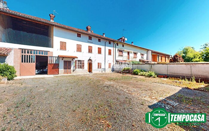 Casa con 10 locali in vendita in Via Marconi, Predosa