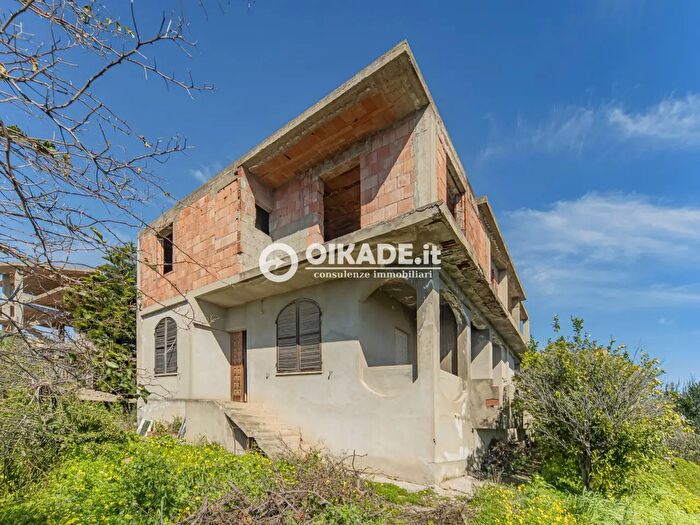 Casa con 8 locali in vendita in Cagliari