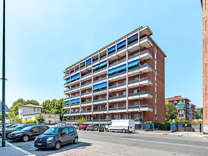 Appartamento con 5 locali in vendita in Via Sanremo, Torino