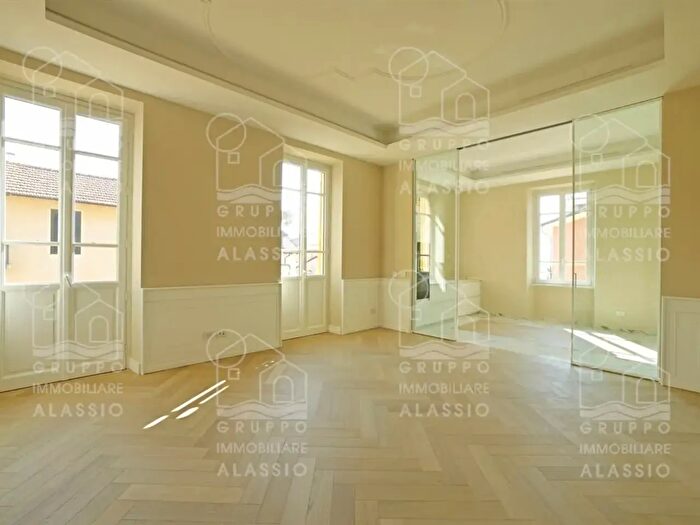 Appartamento con 6 locali in vendita in Piazza Doria, Alassio
