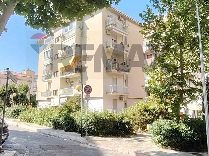 Appartamento con 5 locali in vendita in Piazza De Michele Mariano, Termini Imerese