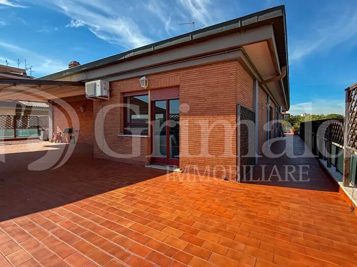 Appartamento con 5 locali in vendita in Via Giuseppe Belluzzo, Roma