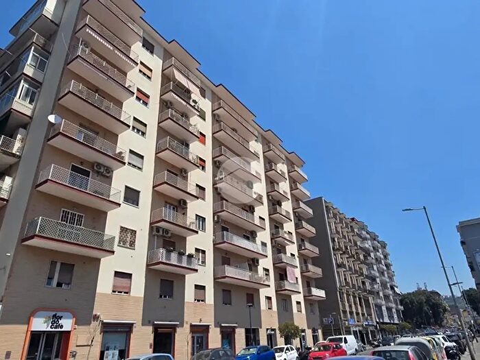 Appartamento trilocale in vendita in Via Diocleziano, Napoli