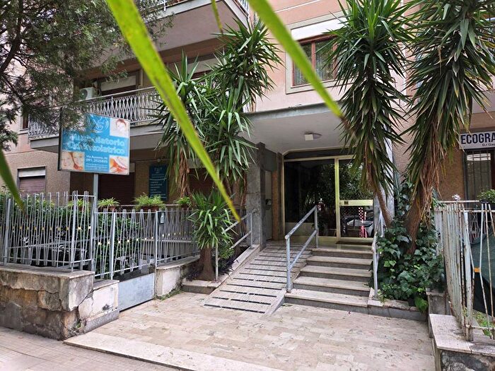 Appartamento quadrilocale in affitto in Via Ausonia, De Gasperi Croce Rossa, Palermo