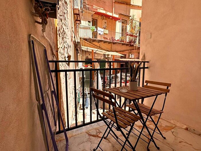 Appartamento trilocale in affitto in Piazza Sannazaro, Mergellina Piedigrotta, Napoli