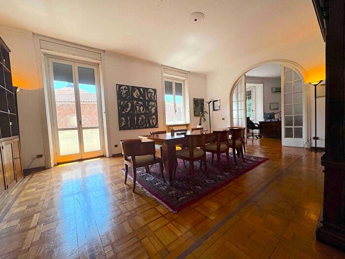 Appartamento quadrilocale in affitto in Via San Barnaba, Guastalla, Milano