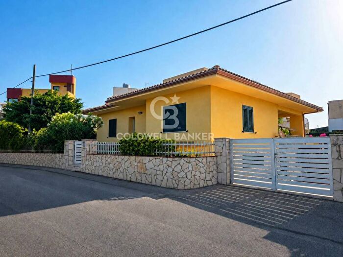 Casa quadrilocale in affitto in via del Mughetto, Marina di Modica, Modica