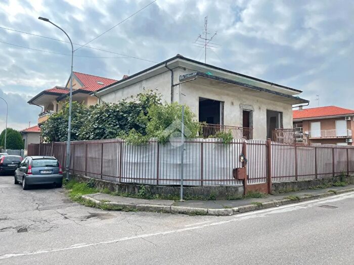 Casa trilocale in vendita in Via Garibaldi, Canegrate