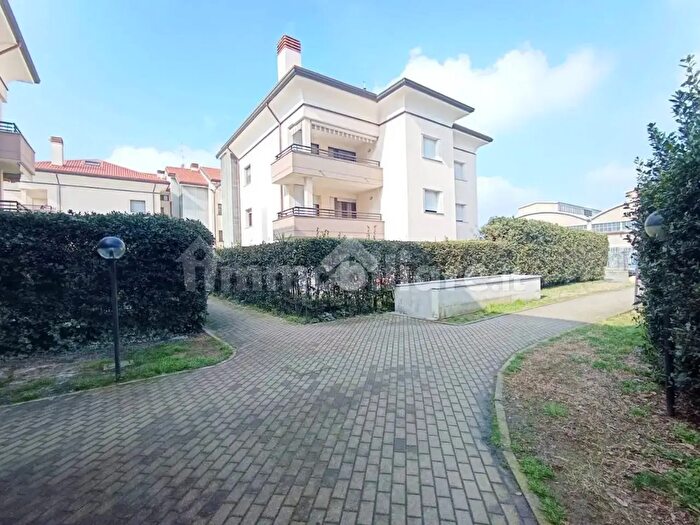 Appartamento trilocale in vendita in Via Gandhi, Vittuone