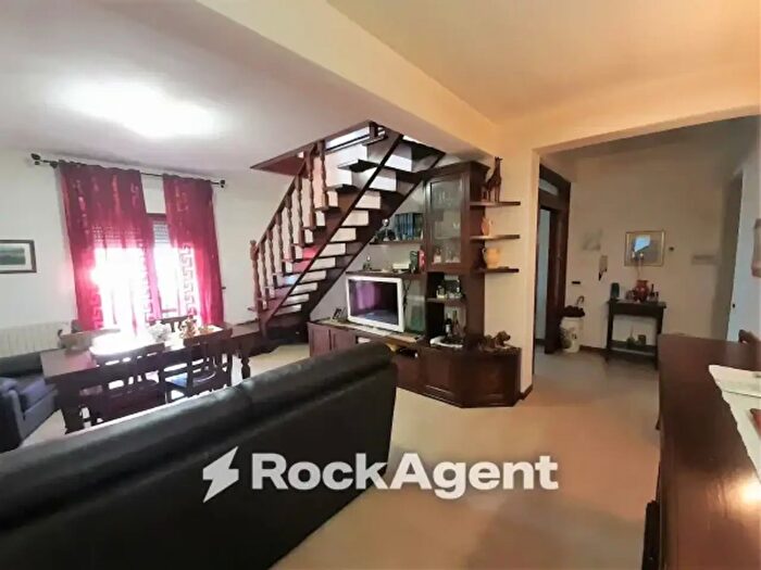 Appartamento con 5 locali in vendita in Via del Carmine, Acquapendente