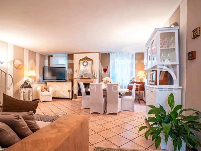 Casa quadrilocale in vendita in Via Disciplina, Rezzato