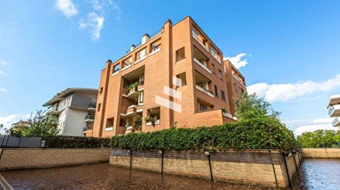 Appartamento trilocale in vendita in Via Angela Sorgato, Roma