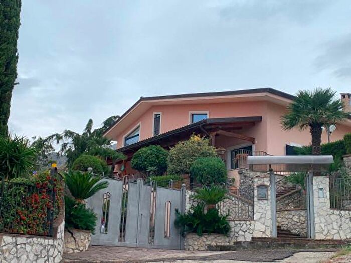 Casa con 6 locali in vendita in Via Funno, Formia