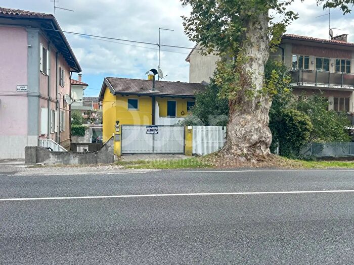 Casa con 6 locali in vendita in Viale Palmanova, Udine