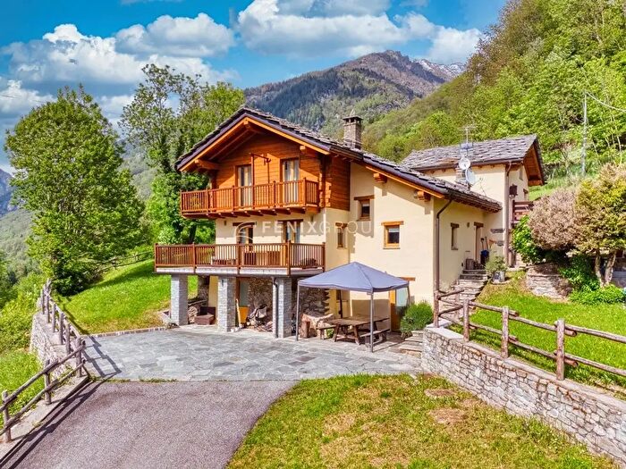 Casa con 8 locali in vendita in Località Jujeo, Fontainemore