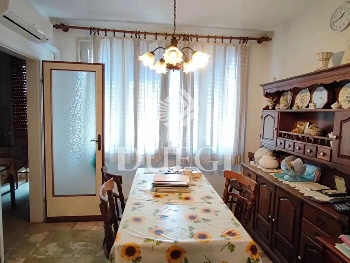 Appartamento con 7 locali in vendita in Viareggio