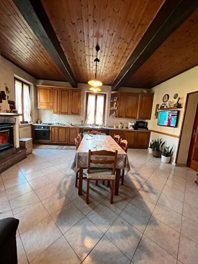 Casa con 7 locali in vendita in Luzzara