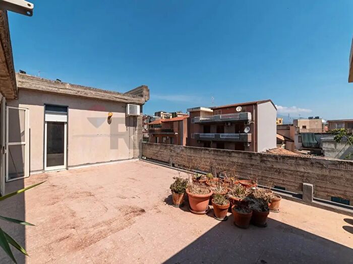 Appartamento con 7 locali in vendita in Via Giuseppe Garibaldi, Misterbianco