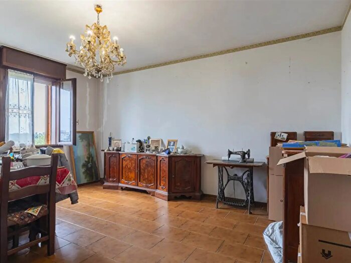 Appartamento con 8 locali in vendita in Via Benedetto Croce, Modena