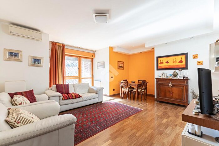 Appartamento trilocale in vendita in Via Berna, Roma